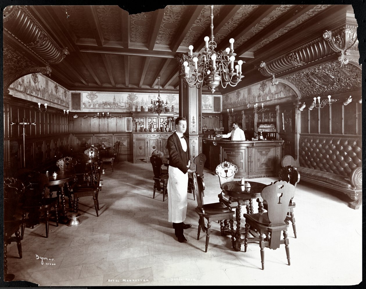 La sala holandesa en el Hotel Manhattan, 1902 de Byron Company