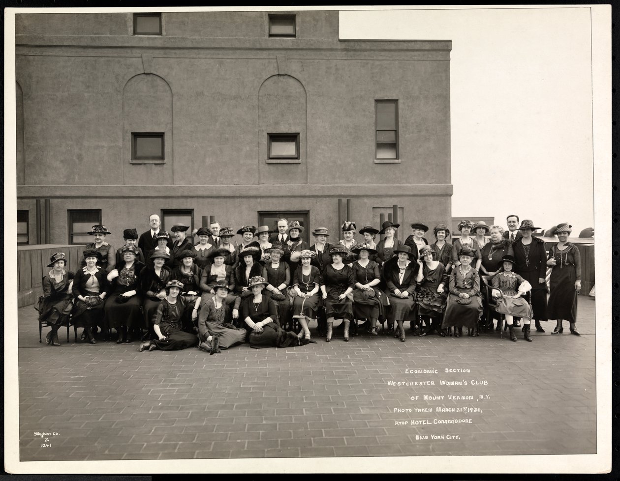La Sección Económica del Club de Mujeres de Westchester de Mount Vernon, N.Y., en el Hotel Commodore, 21 de marzo de 1921 de Byron Company