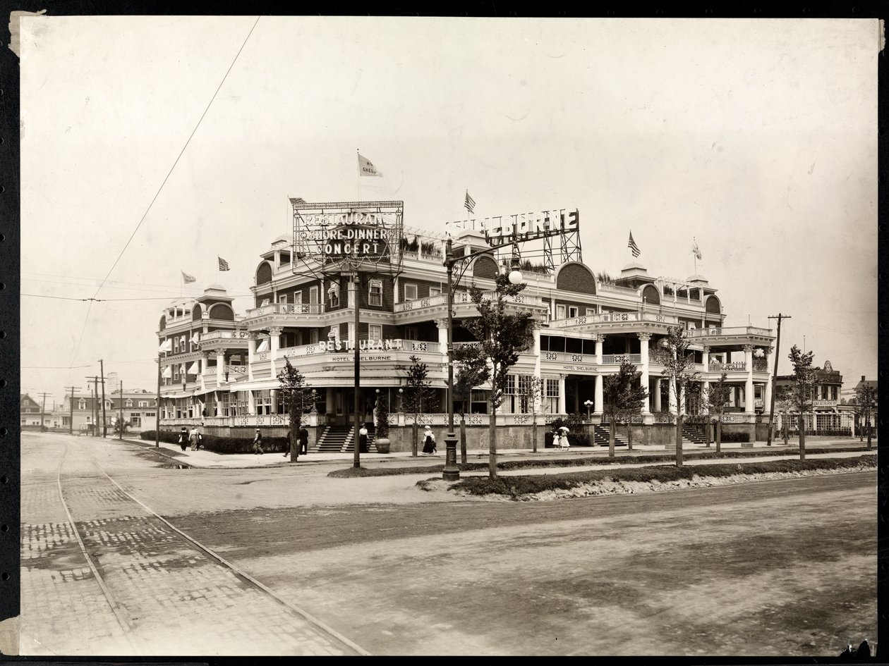 El Hotel Shelburne en Sea Breeze Avenue y Ocean Parkway, Coney Island, Nueva York de Byron Company
