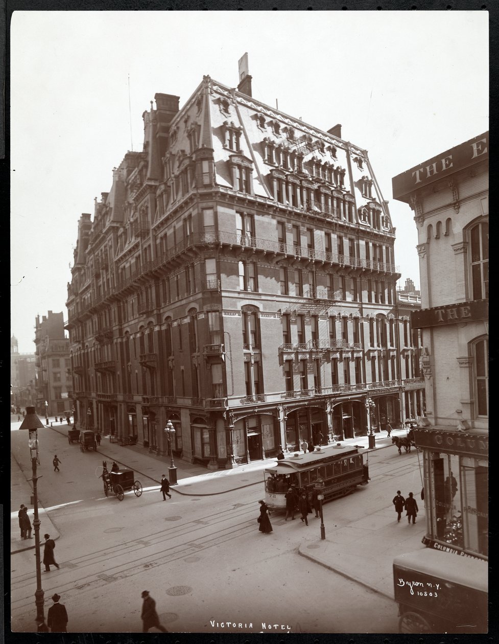 El Hotel Victoria, esquina sureste de Broadway y la calle 27, Nueva York, 1900 o 1901 de Byron Company