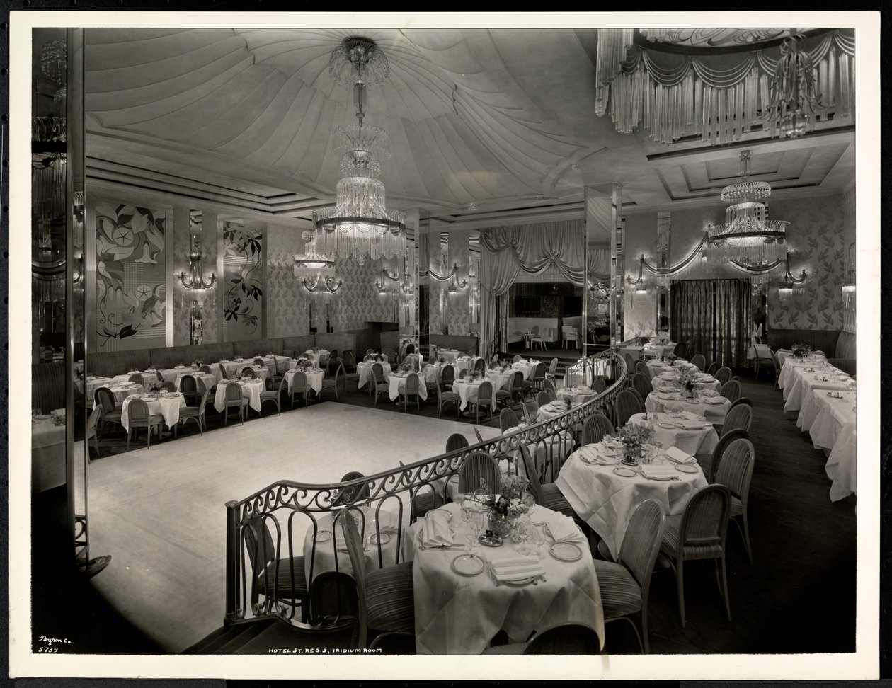 La sala de iridio en el Hotel St. Regis, 1937 de Byron Company