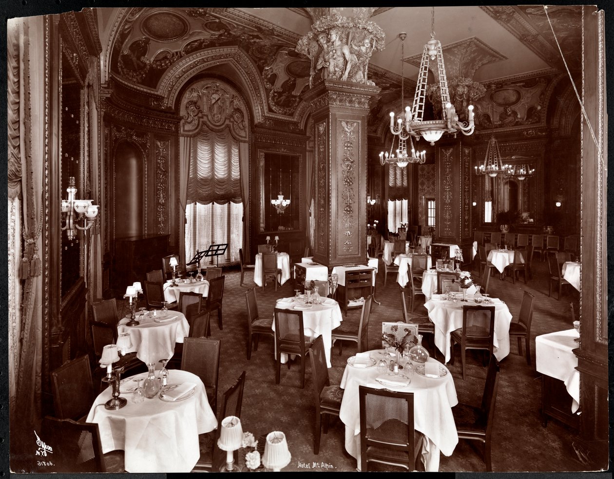 El Café de las Damas en el Hotel McAlpin, 1913 de Byron Company