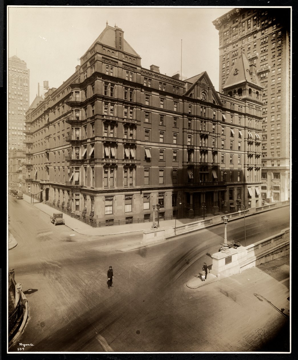 El Hotel Murray Hill, Park Avenue y la Calle 40, Nueva York, 1919 de Byron Company