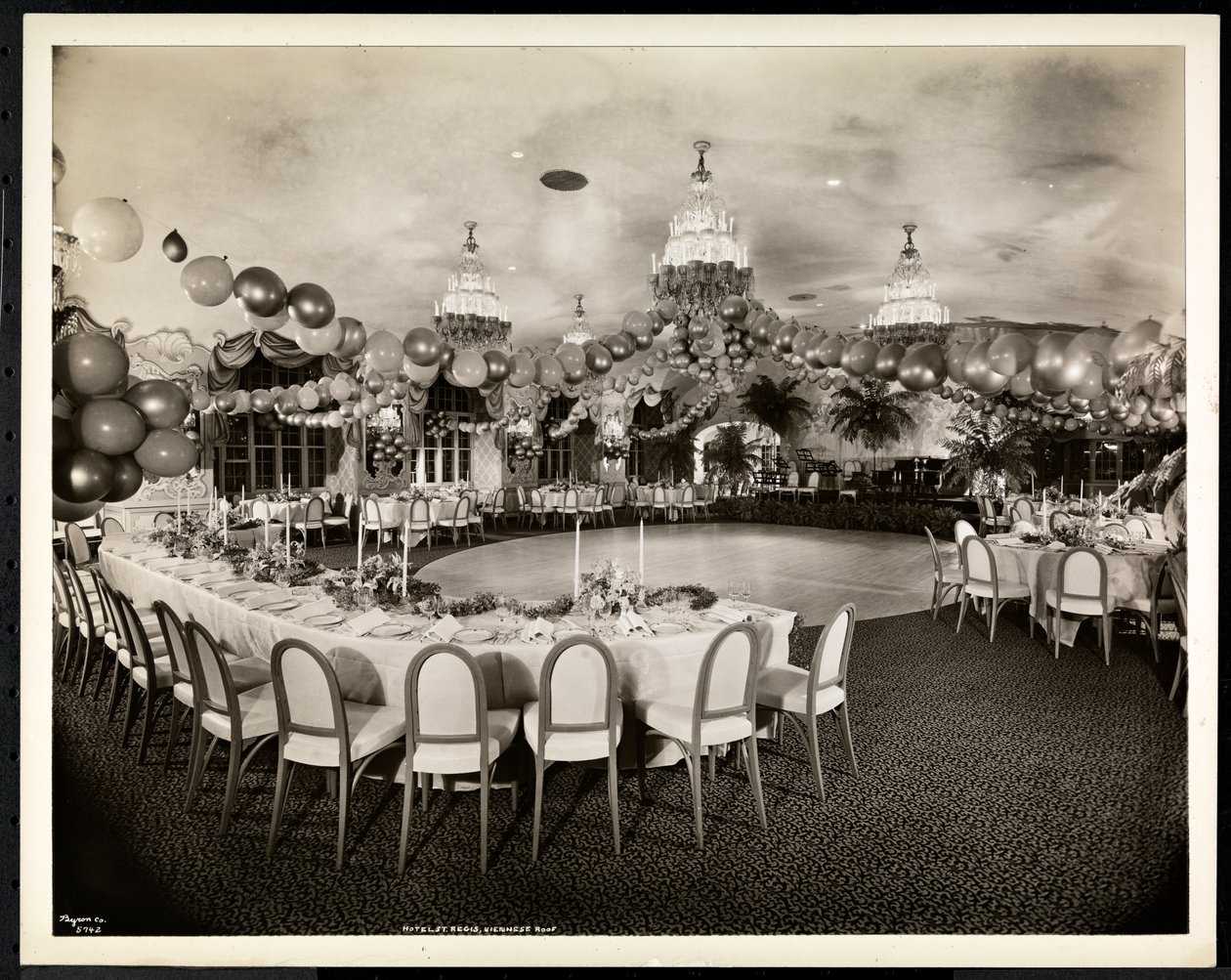 El techo vienés en el Hotel St. Regis, 1937 de Byron Company