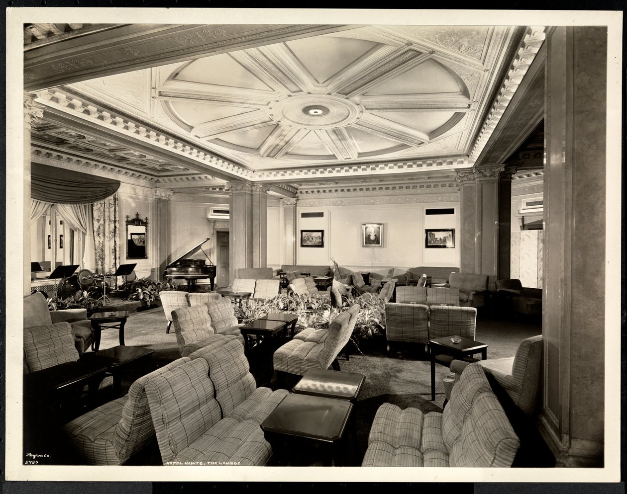 El salón, mirando al este en el Hotel White, Calle 37 y Lexington, Nueva York, 8 de marzo de 1937 de Byron Company