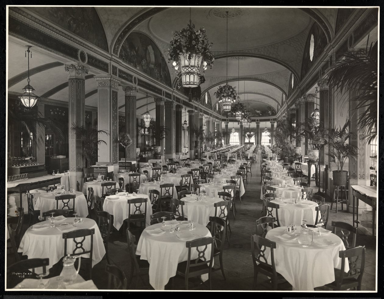 El restaurante del jardín en la azotea del Hotel Pennsylvania, 1919 de Byron Company