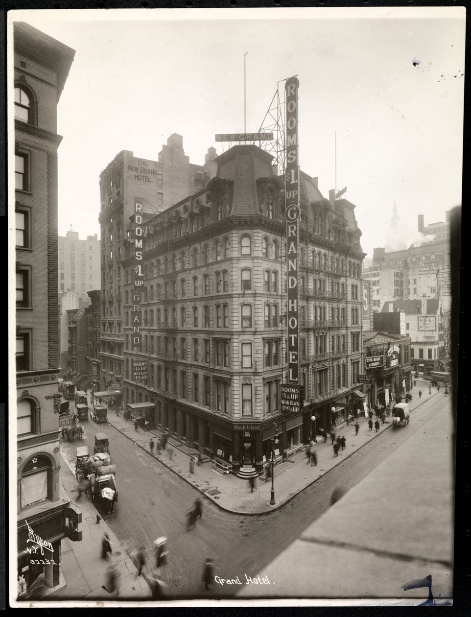 Vista del Grand Hotel en la Calle 31 y Broadway, Nueva York, c.1914 (impresión de gelatina de plata) de Byron Company