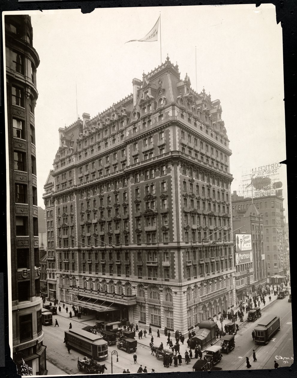 Vista del Hotel Knickerbocker, Broadway y Calle 42, Nueva York, 1912 de Byron Company