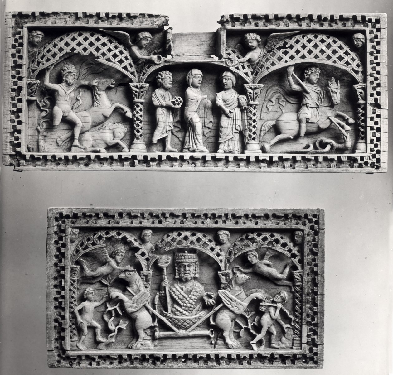 Dos placas de un cofre de Byzantine
