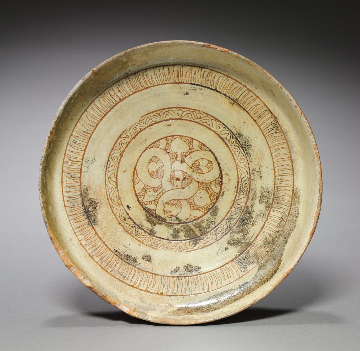 Plato hondo con patrones decorativos, 1100s de Byzantine