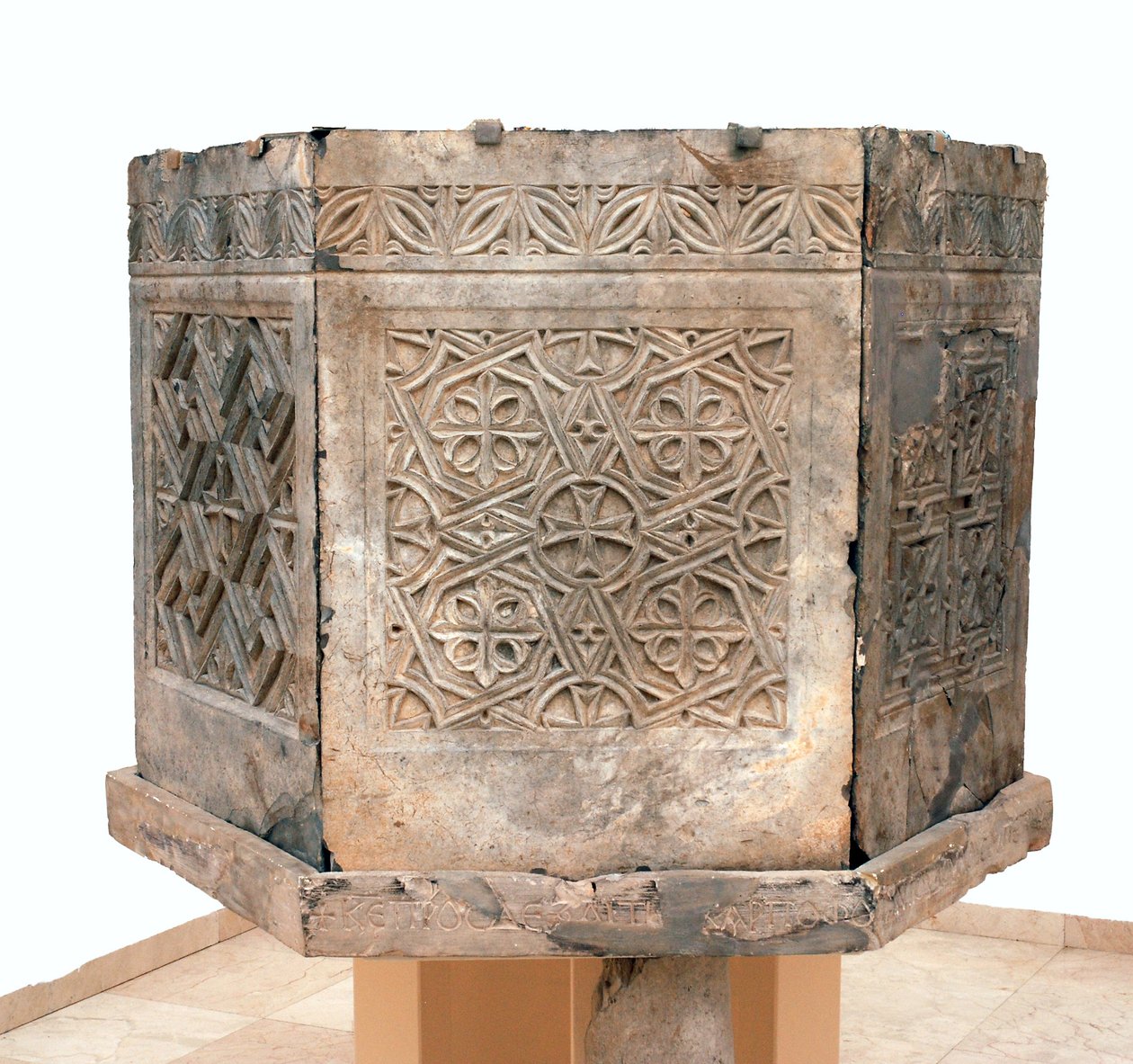 Ambón de la iglesia bizantina de San Teodoro, Beit Sila, Jerusalén, siglo VI d.C. (piedra bituminosa) de Byzantine Byzantine