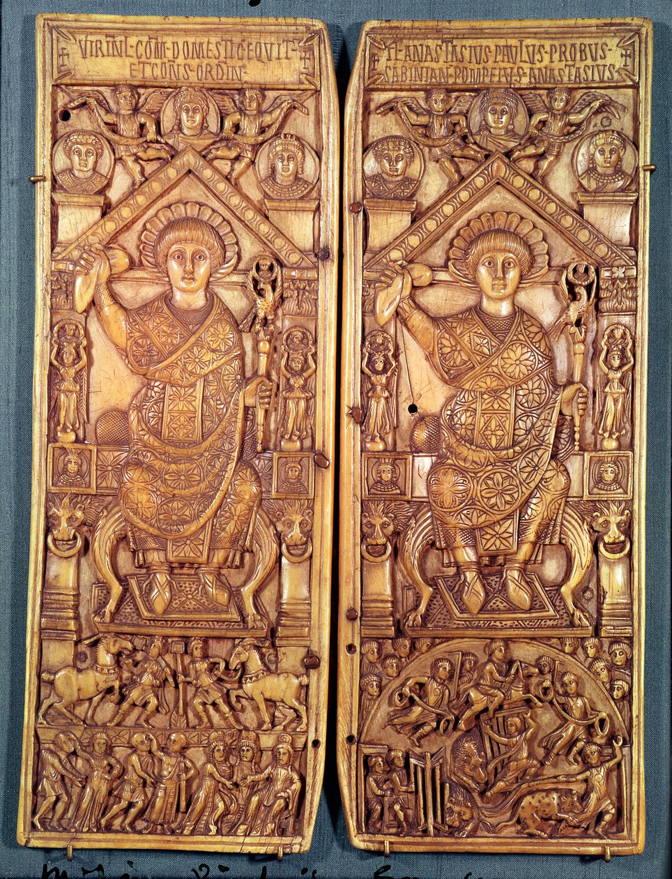 Díptico consular de Anastasio (491-518) tallado en Constantinopla, Estilo Teodosiano, 517 d.C. de Byzantine School