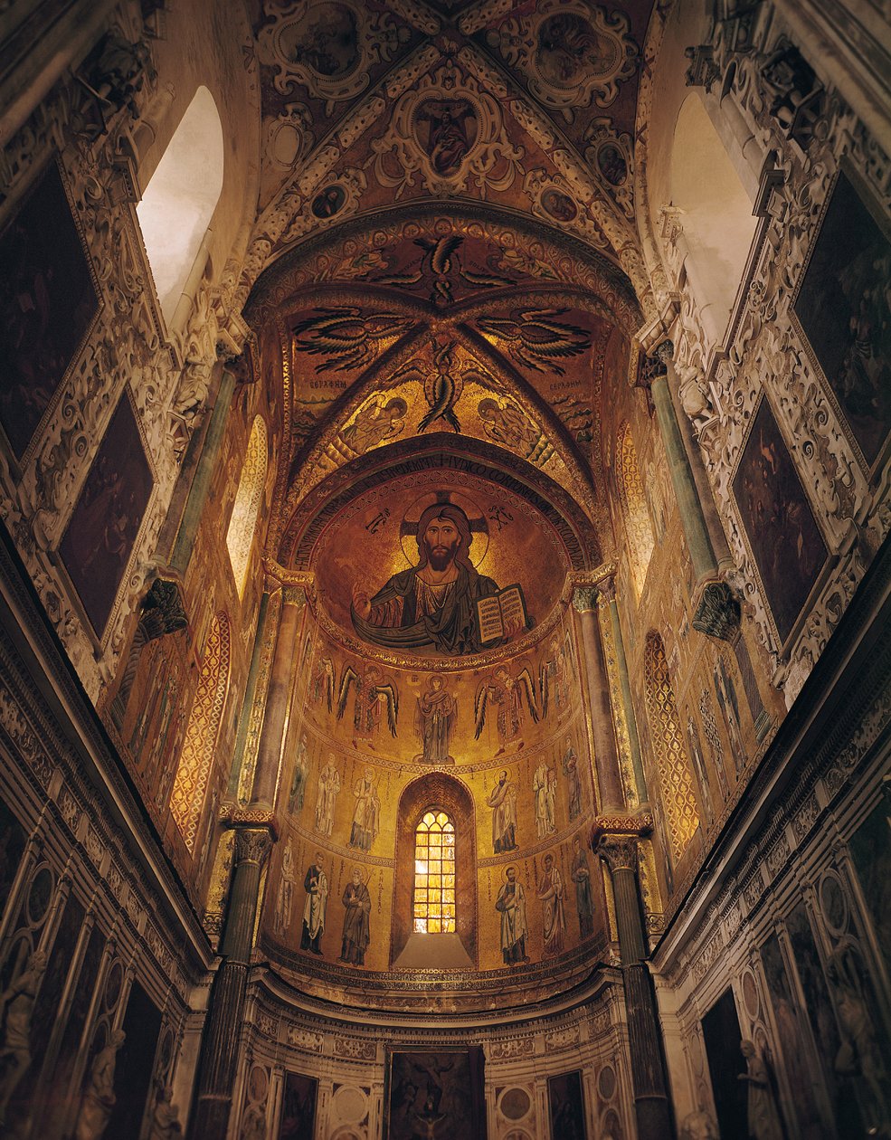 Vista del ábside con el Cristo Pantocrátor y la Virgen en oración rodeada de arcángeles y apóstoles, 1148 de Byzantine School