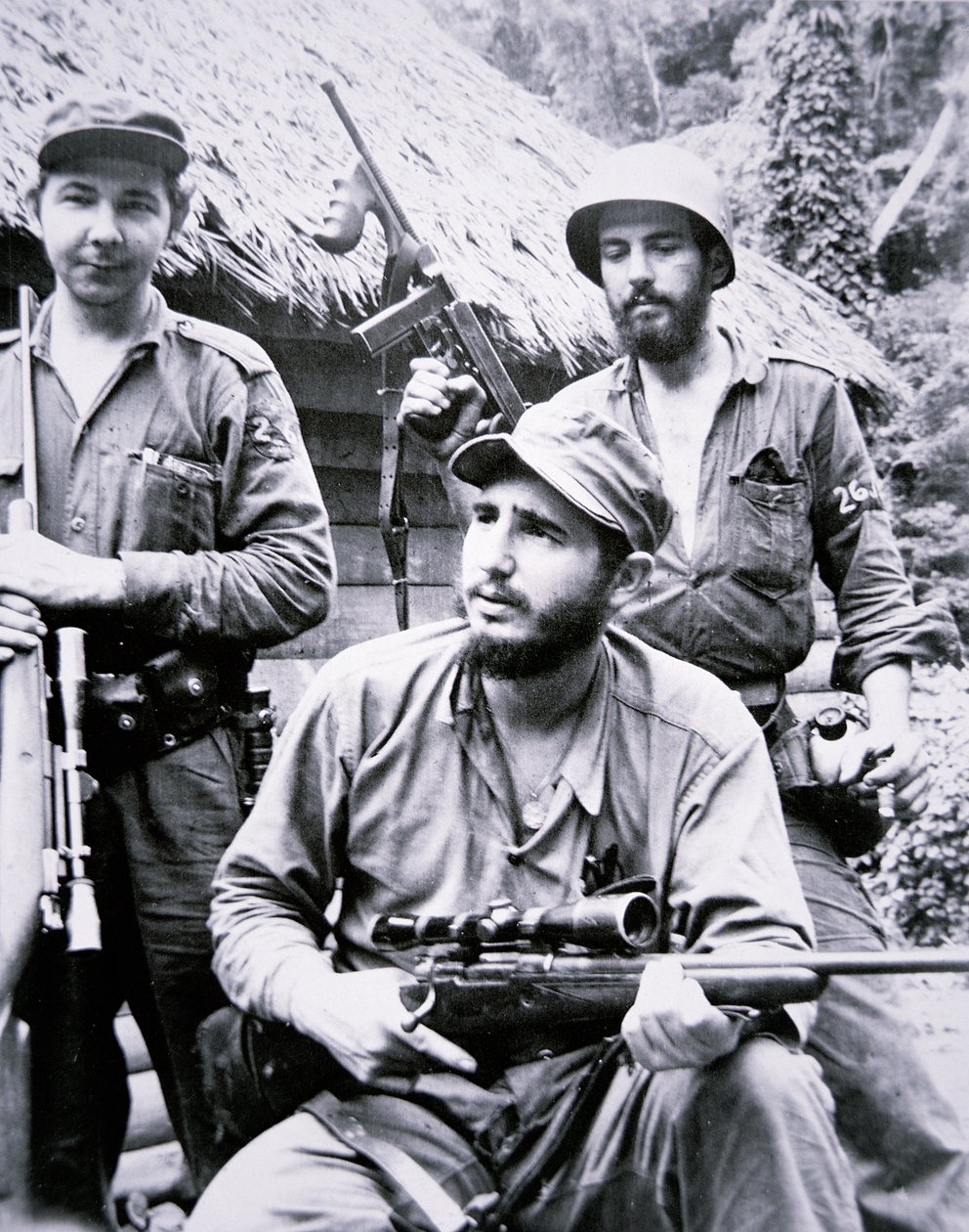 Fidel Castro en las montañas de Sierra Maestra de J.B. and Brown J. Rowbotham