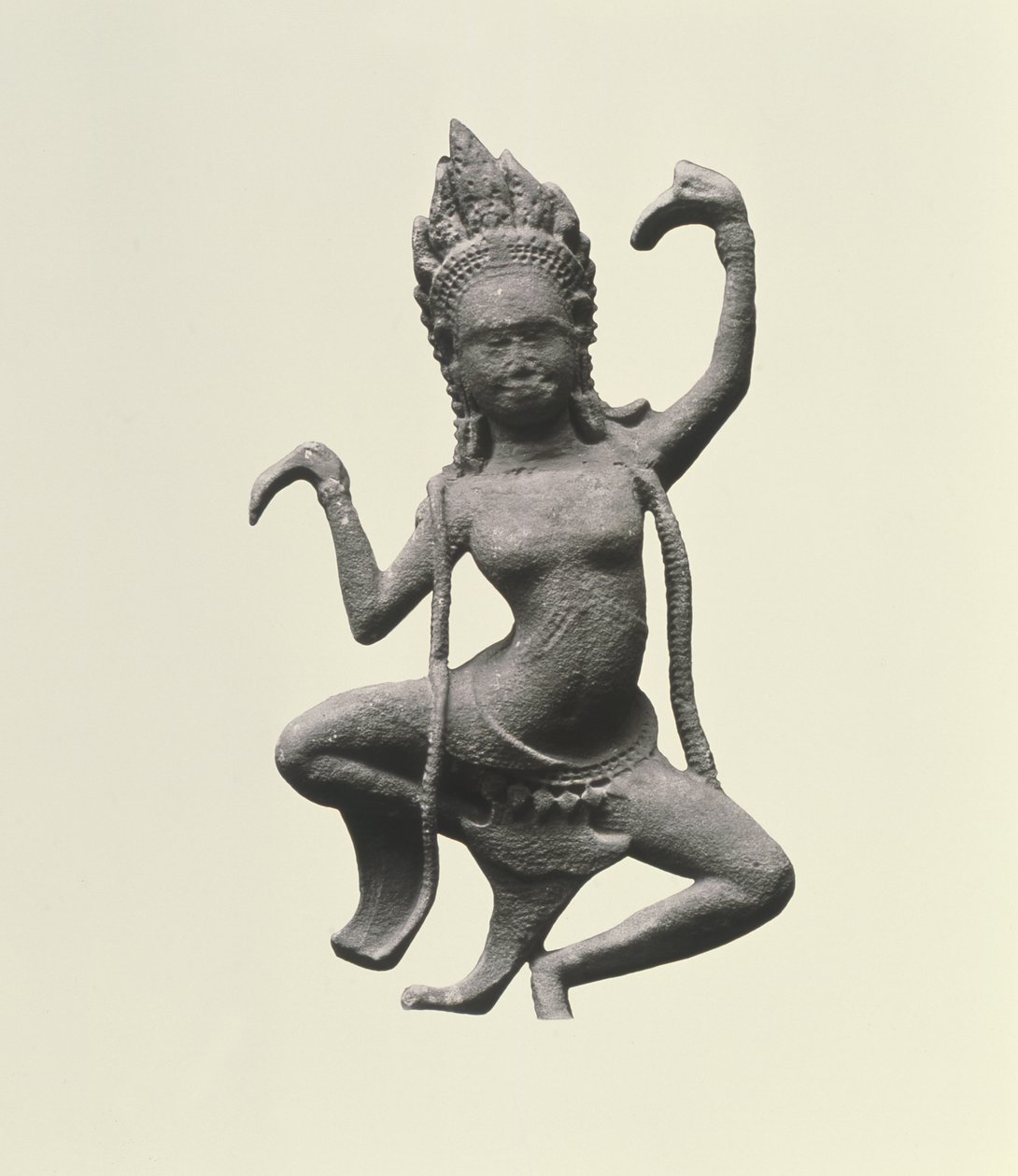 Una Apsara Bailarina, (detalle) de un friso, finales del siglo XII - principios del siglo XIII de Cambodian Cambodian