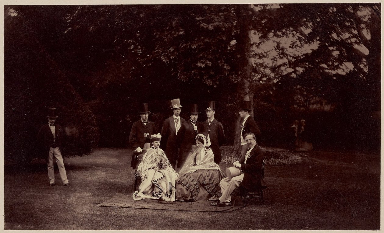 Grupo de Sus Altezas Reales la Princesa Clementina de Saxe Cobourg Gotha, sus Hijos e Hija, el Duque d