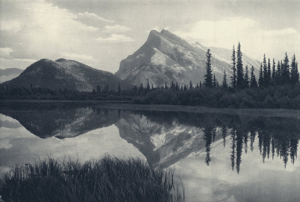 Las Rocosas canadienses: Monte Rundle, Banff y lagos Vermillion (foto b/n) de Canadian Photographer