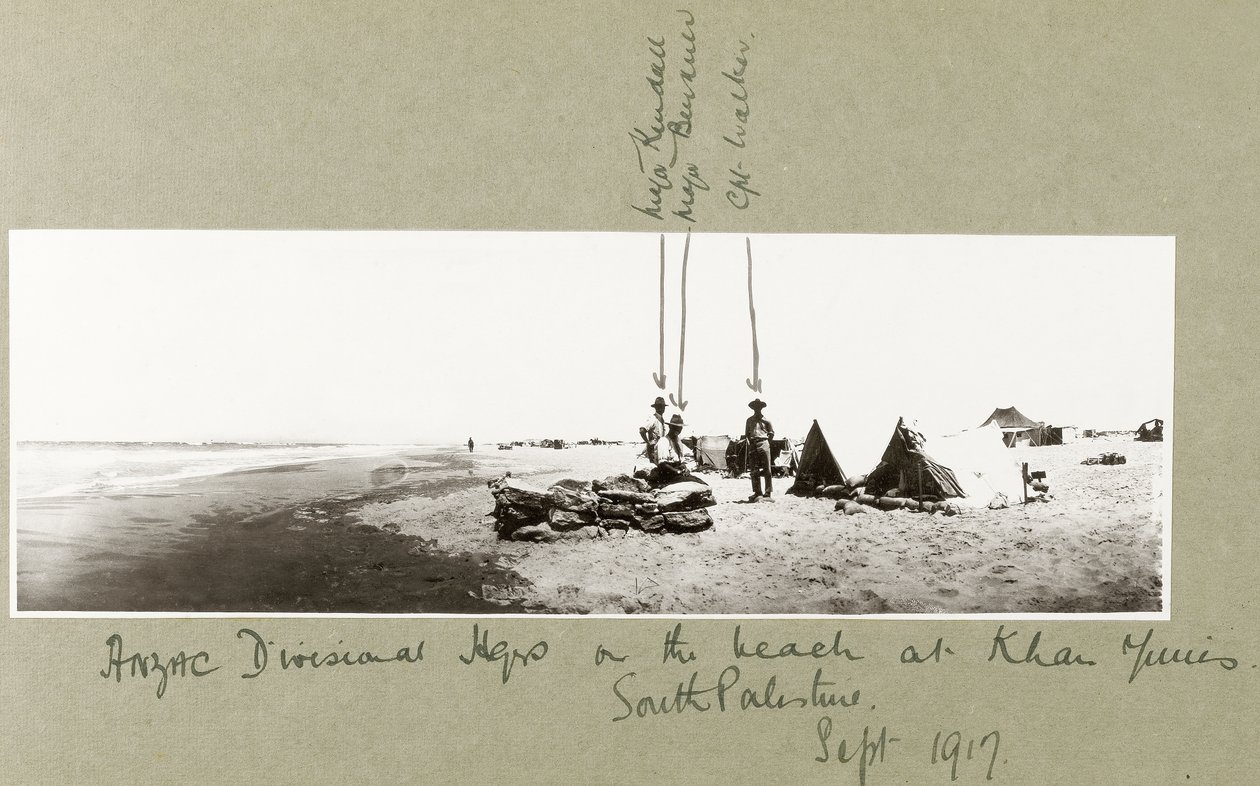 Mayores divisionales de ANZAC en la playa de Khan Yunis, septiembre de 1917 de Capt. Arthur Rhodes