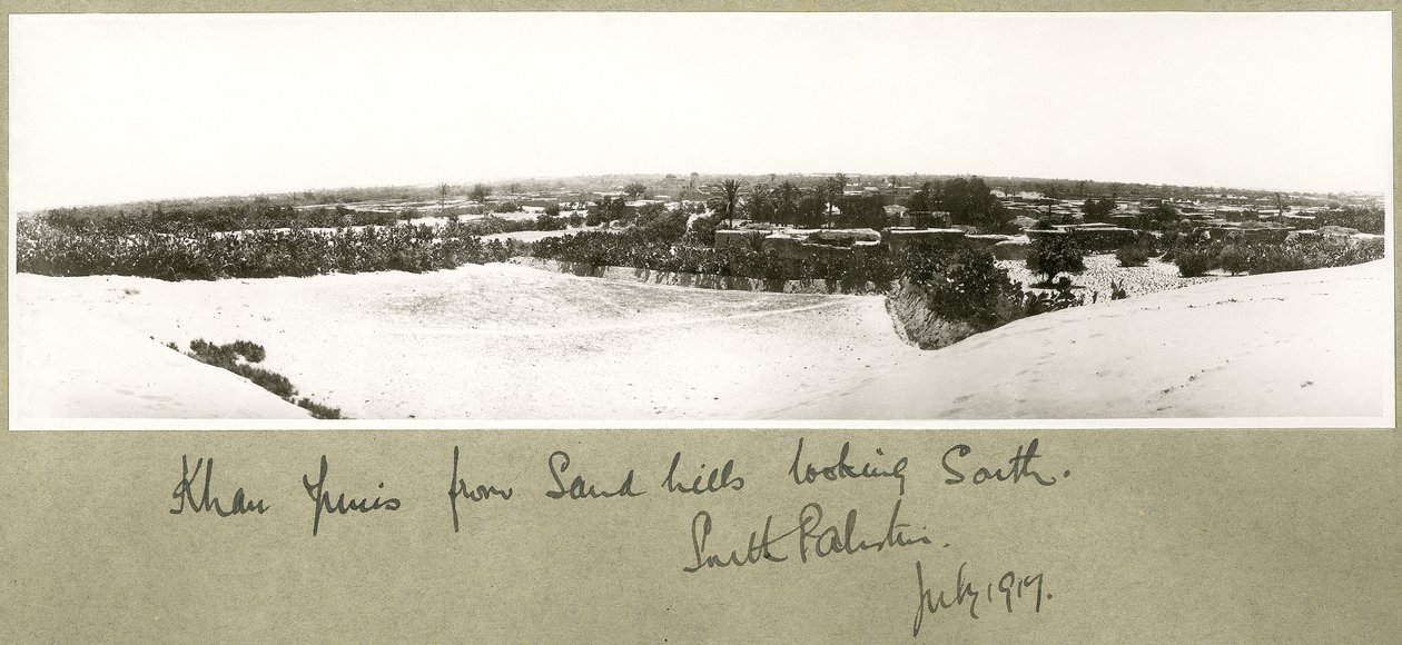 Khan Yunis desde las colinas de arena mirando al sur, Palestina del Sur, julio de 1917 de Capt. Arthur Rhodes