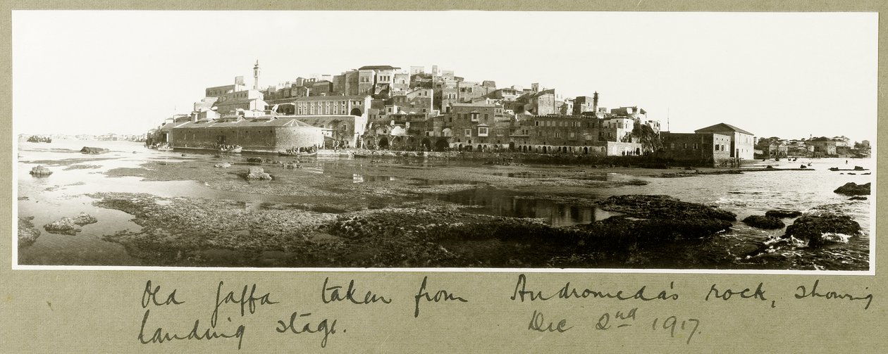 Vieja Jaffa tomada desde la roca de Andrómeda, 2 de diciembre de 1917 de Capt. Arthur Rhodes