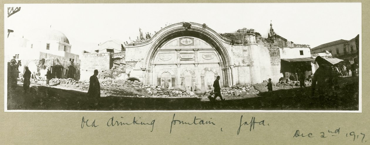Antigua fuente de agua potable, Jaffa, 2 de diciembre de 1917 de Capt. Arthur Rhodes