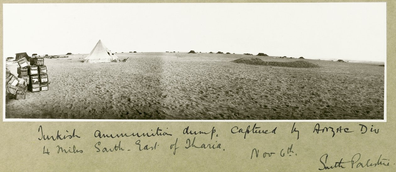 Depósito de municiones turco, capturado por la División ANZAC, 4 millas al sureste de Tharia, 6 de noviembre de 1917 de Capt. Arthur Rhodes