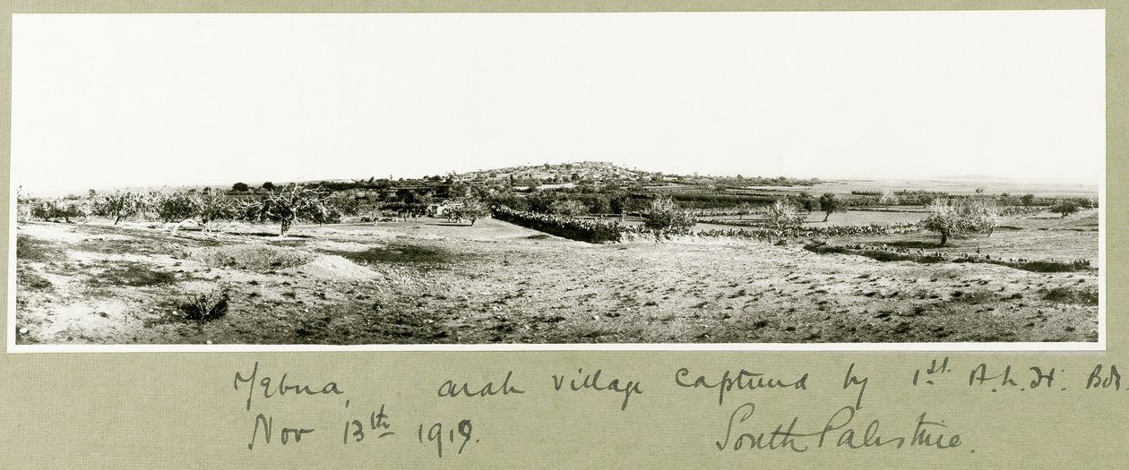 Yebna, aldea árabe capturada por la 1ª Brigada A.L.H. el 13 de noviembre de 1917 de Capt. Arthur Rhodes