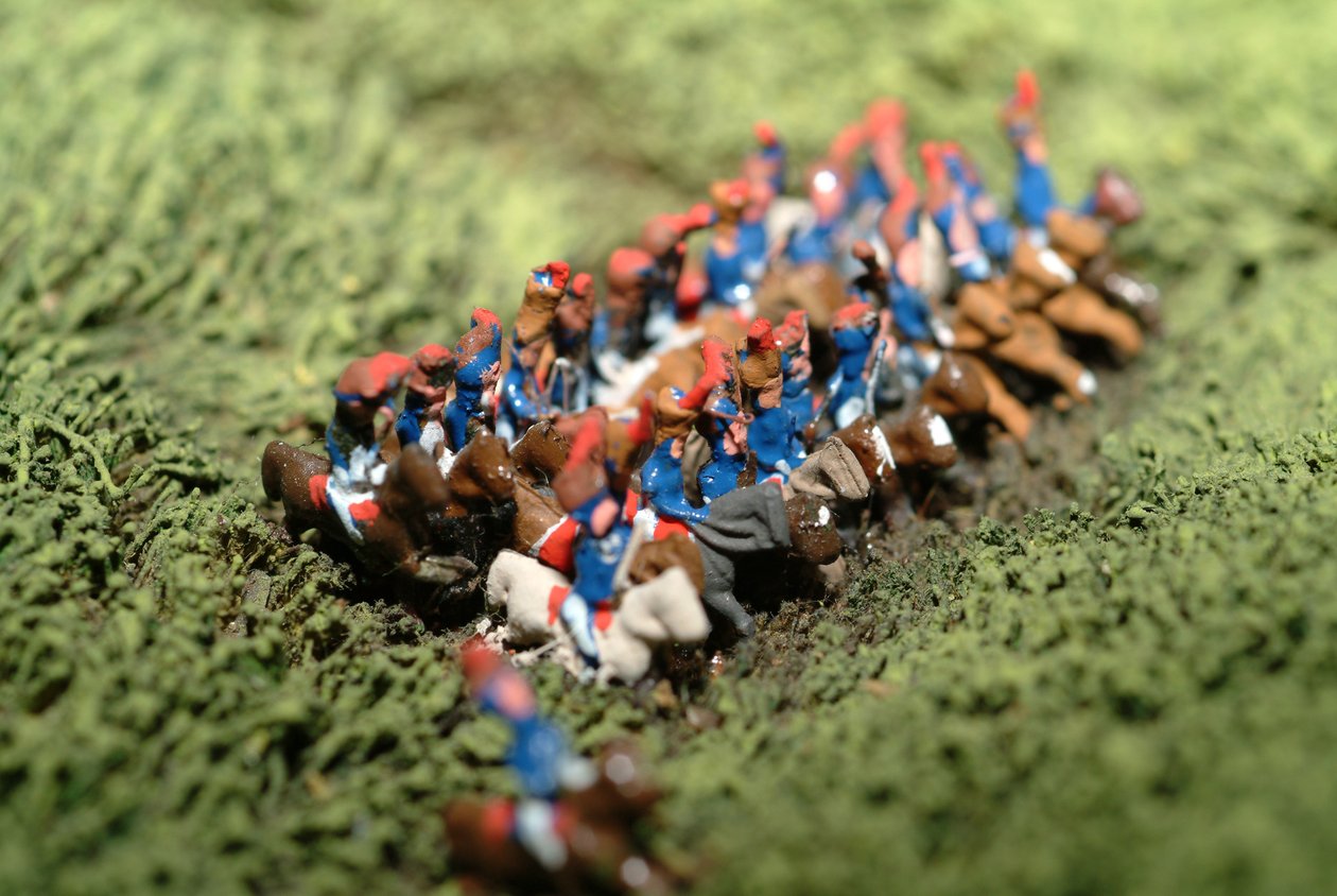 Diorama de la Batalla de Waterloo mostrando tropas posicionadas a las 19:45 hrs el 18 de junio de 1815 (detalle) de Capt. William Siborne