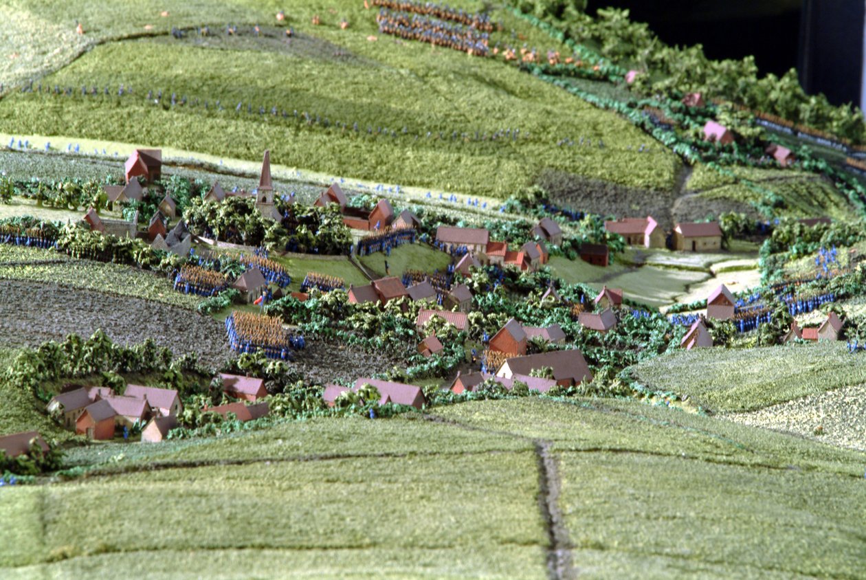 Diorama de la Batalla de Waterloo mostrando las tropas posicionadas a las 19:45 hrs el 18 de junio de 1815 (detalle) de Capt. William Siborne