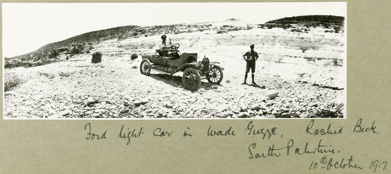 Coche ligero Ford en Wadi Guzzeh, Rashid Beck, Palestina del Sur, octubre de 1917 de Capt. Arthur Rhodes