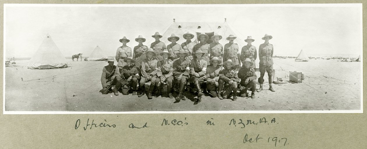 Oficiales y suboficiales en N.Z.M.A.A., octubre de 1917 de Capt. Arthur Rhodes