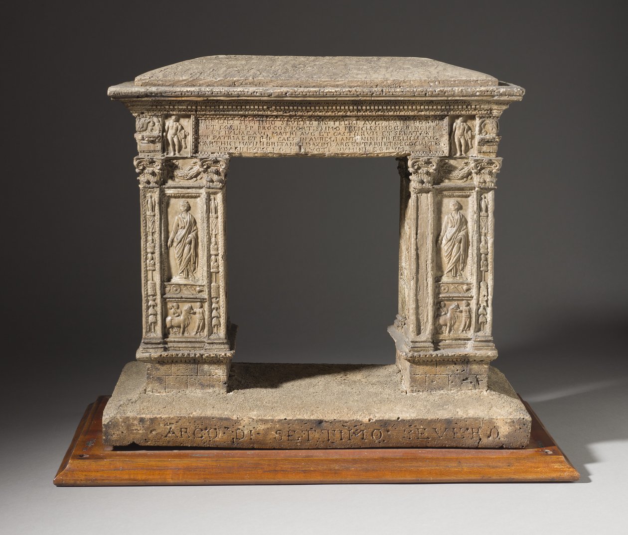 Modelo del Arco de los Argentarii, c.1792-95 (corcho, estuco teñido y arena) de Carl May