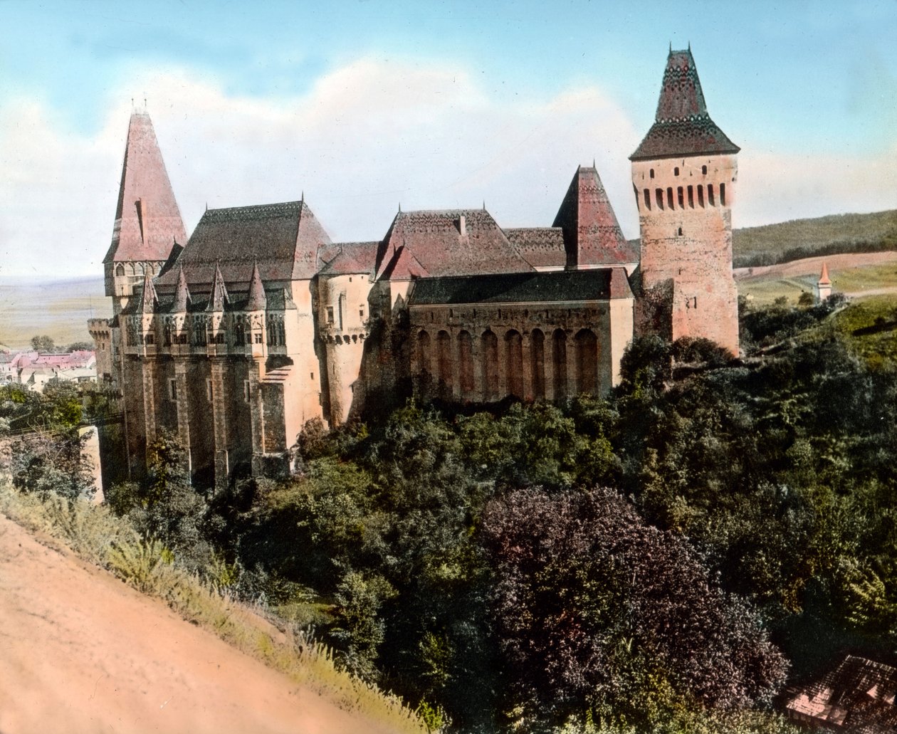 Rumanía, Transilvania, el castillo de Hunyad (también conocido como castillo de Hunyadi, castillo de Corvin o castillo de Hunedoara), fecha de la imagen: hacia 1920. Archivo Carl Simon de Carl Simon