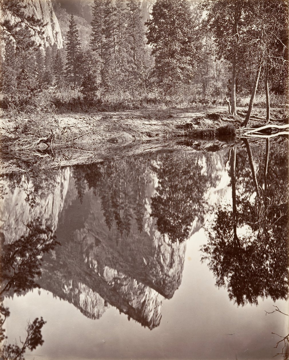 Vista del espejo de los Tres Hermanos, Yosemite, ca. 1872, impreso ca. 1876 de Carleton E. Watkins.