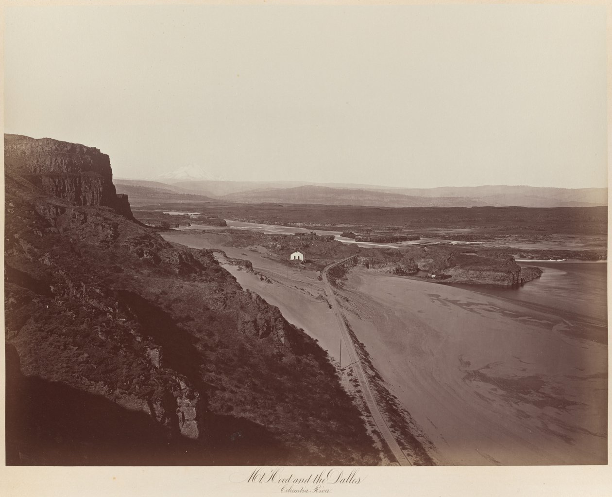Monte Hood y las Dalles, Río Columbia de Carleton E. Watkins