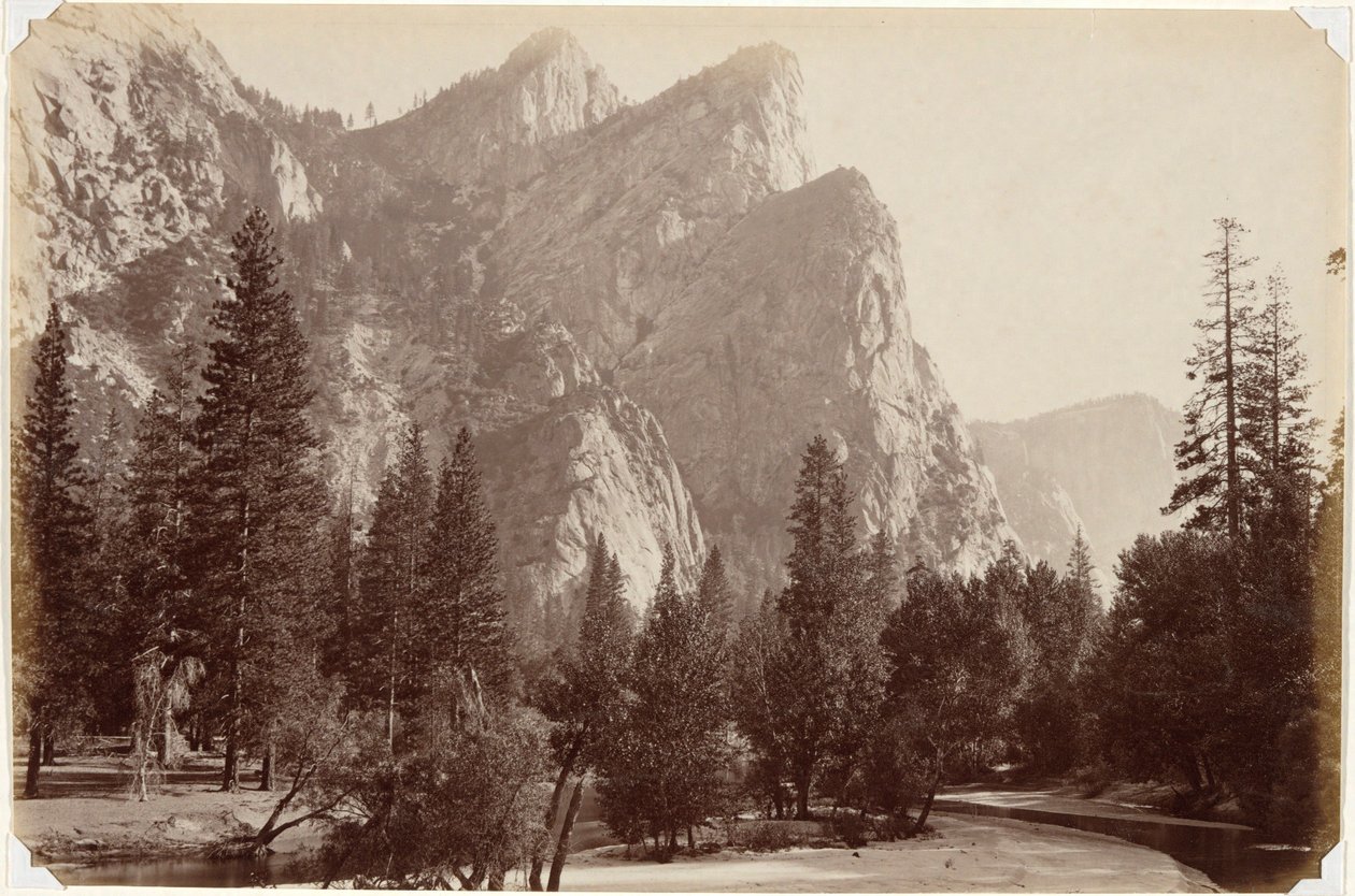 Los Tres Hermanos, 4,480 pies, Valle de Yosemite de Carleton E. Watkins