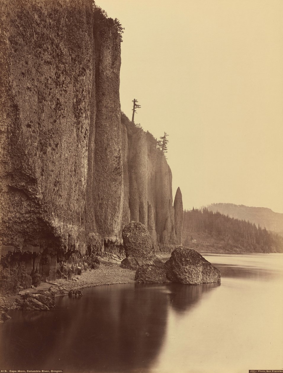 Cabo de Hornos, río Columbia, Oregón,1867 (foto) de Carleton Emmons Watkins