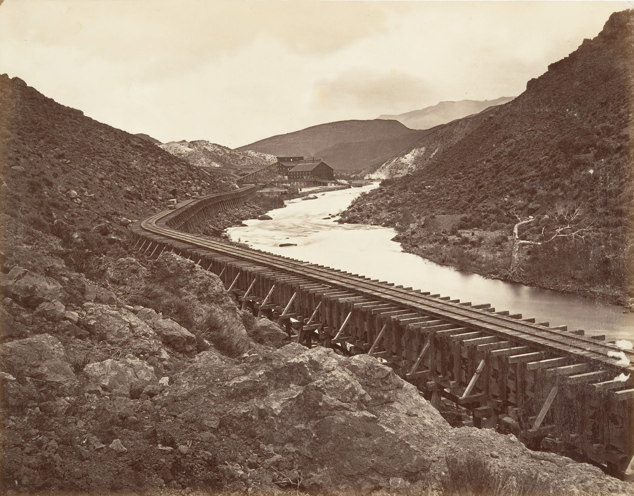 Molino de cuarzo Eureka y canal, Nevada, 1875, impreso ca. 1876 de Carleton Emmons Watkins