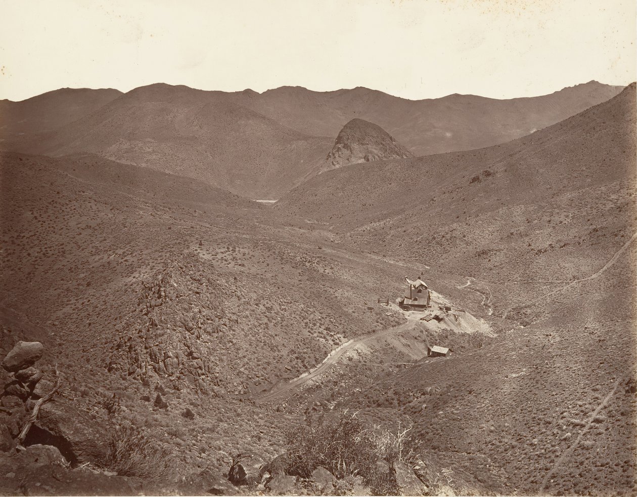 Pozo del túnel Sutro No. 2, 1875, impreso ca. 1876 de Carleton Emmons Watkins