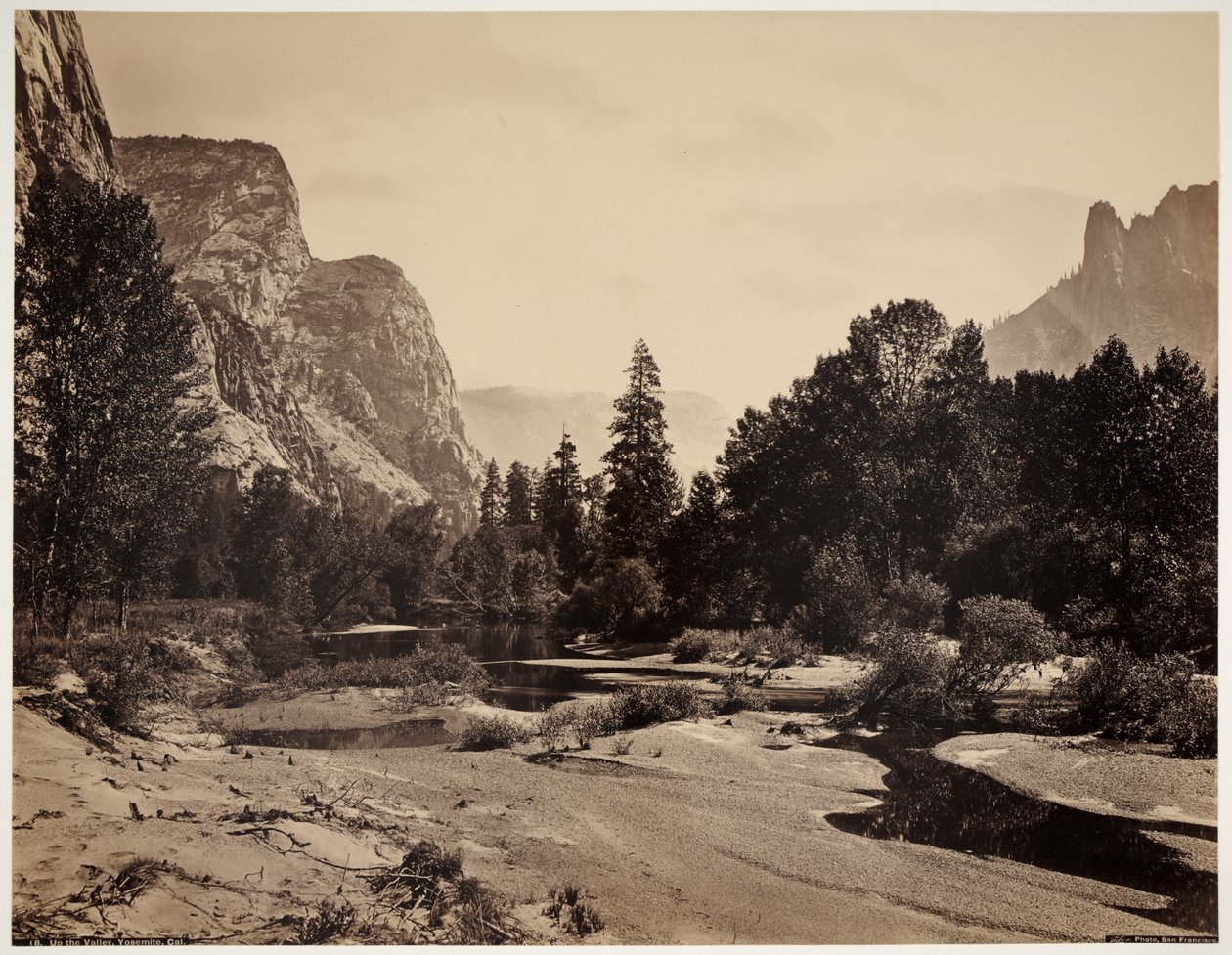 El Valle de Yosemite desde los pies de El Capitán de Carleton Emmons Watkins