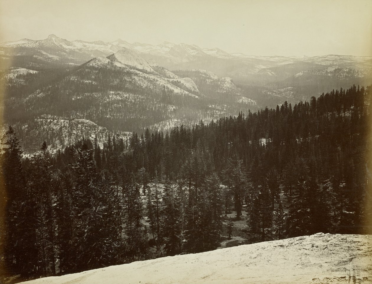 Grupo Merced desde Sentinel Dome de Carleton Watkins