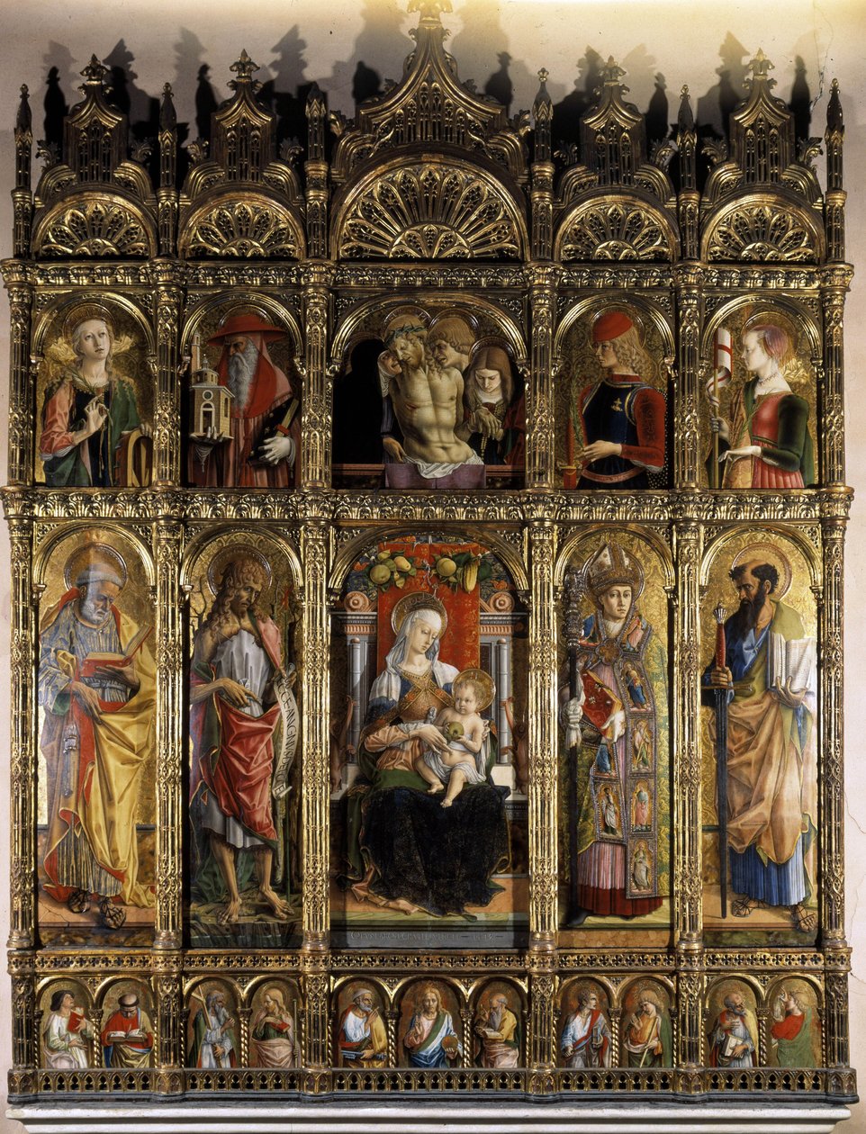 Políptico mostrando una Piedad, y en la parte inferior una Madonna con Niño de Carlo Crivelli
