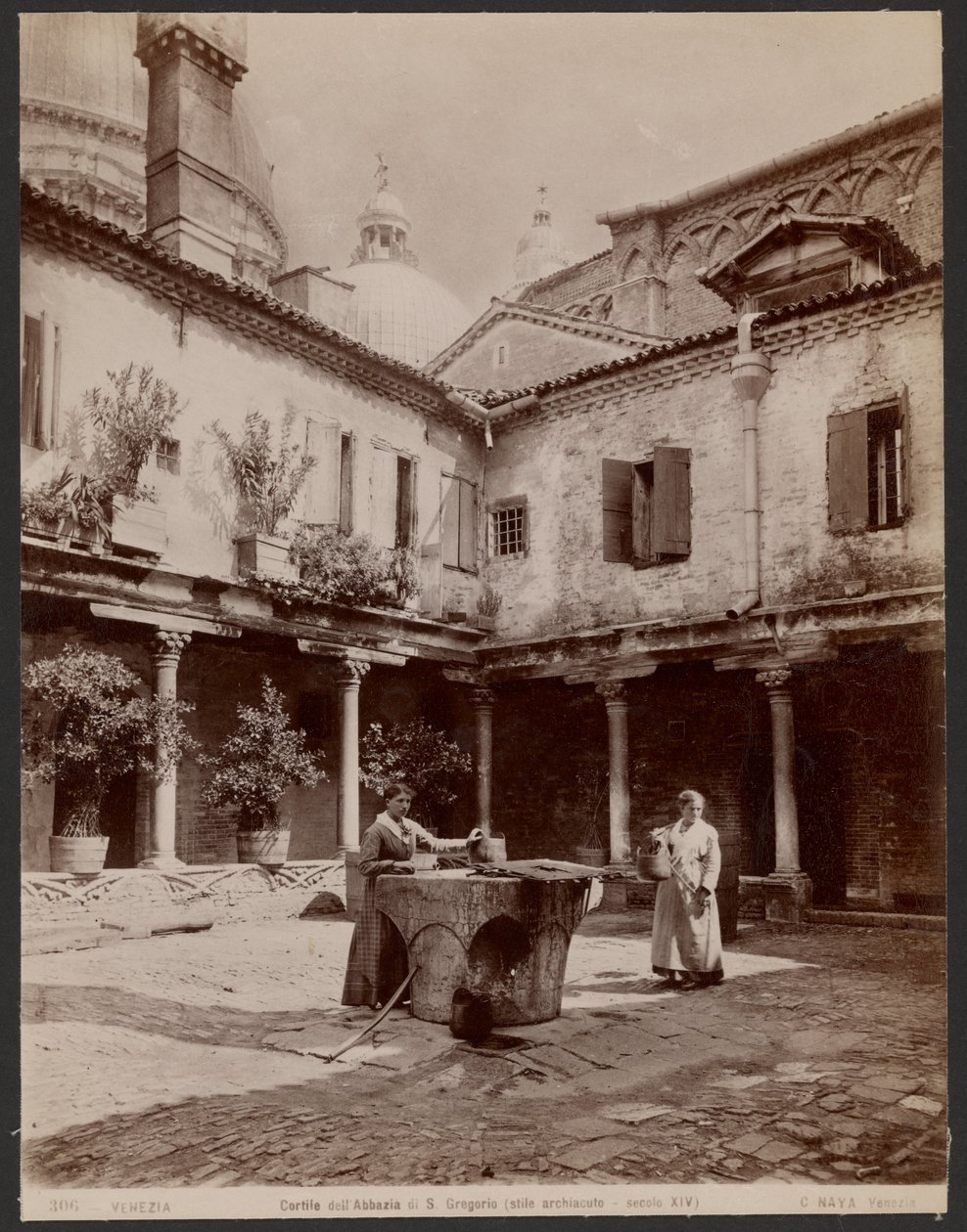 Patio de la abadía de San Gregorio de Carlo Naya
