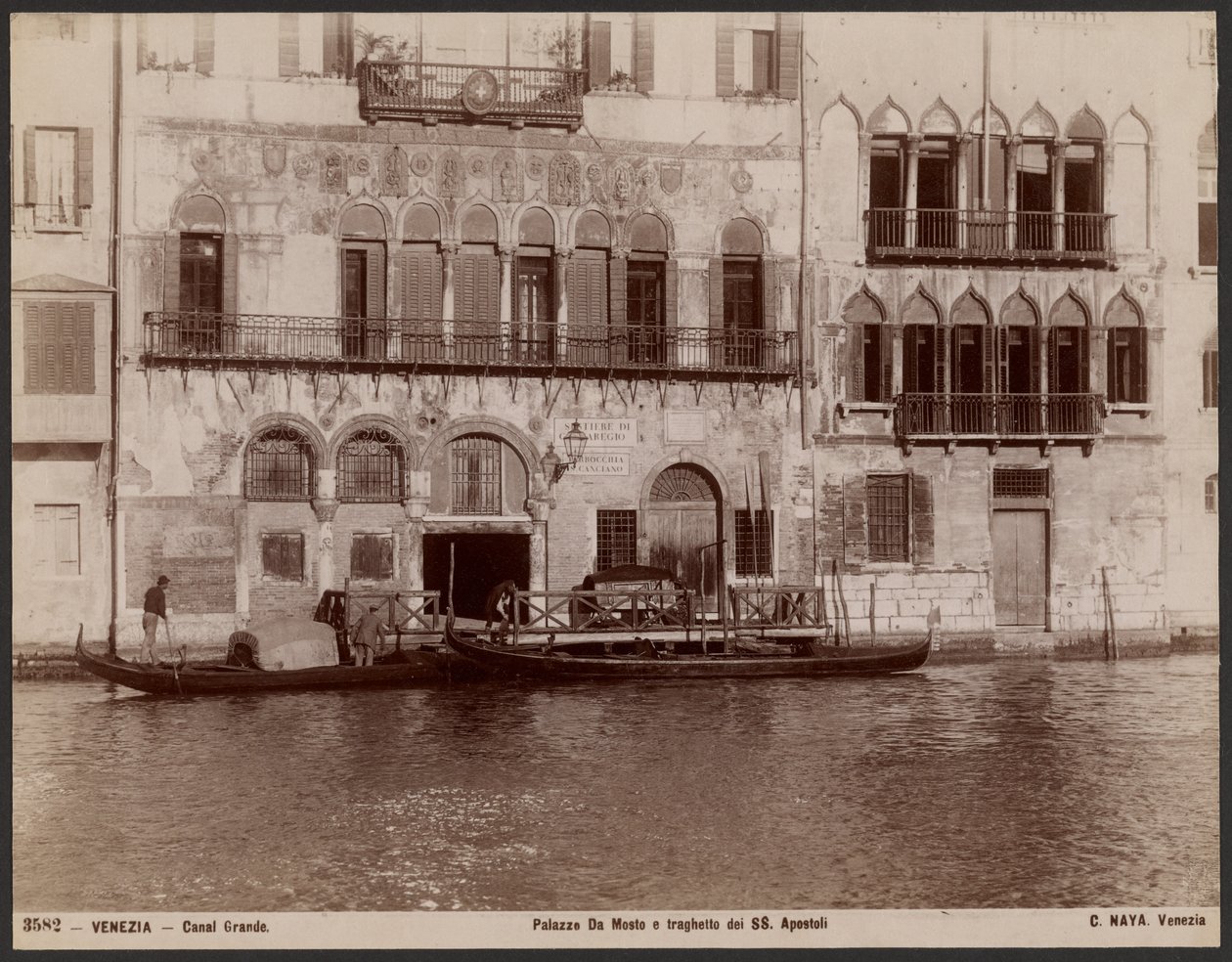 Palacio Da Mosto y transbordador SS Apostoli de Carlo Naya