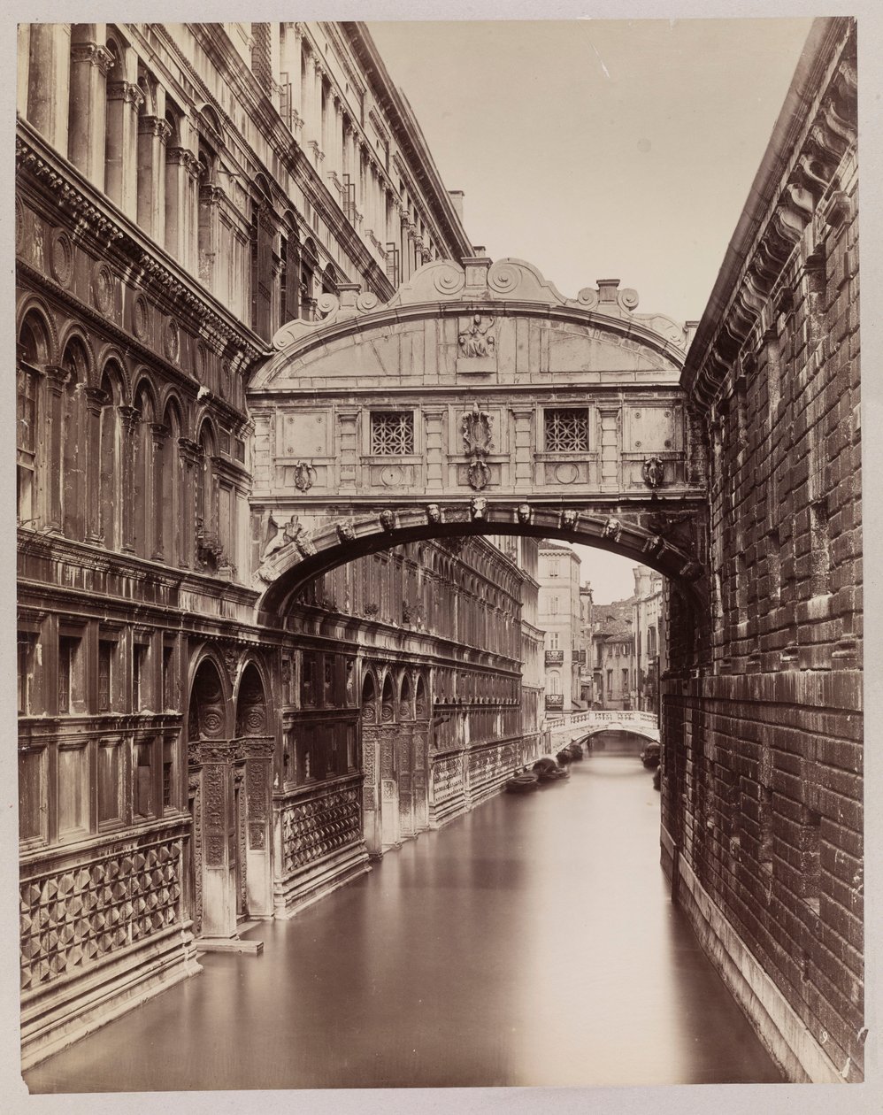 Venecia. Vista del Ponte dei Sospiri (Puente de los Suspiros) desde el Ponte della Paglia de Carlo Naya