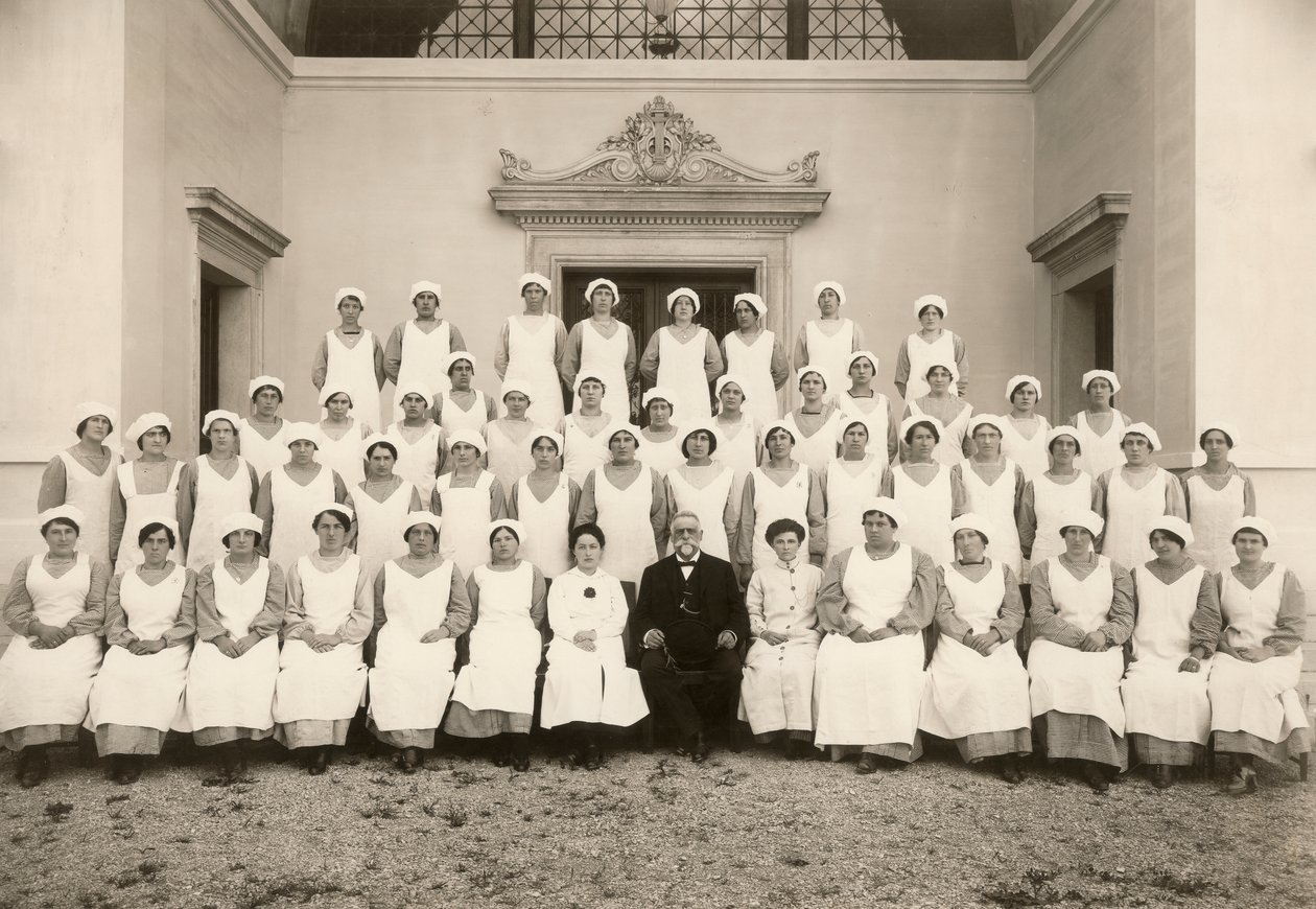 Foto de grupo de una enfermera psiquiátrica durante la Primera Guerra Mundial de Carlo Wulz