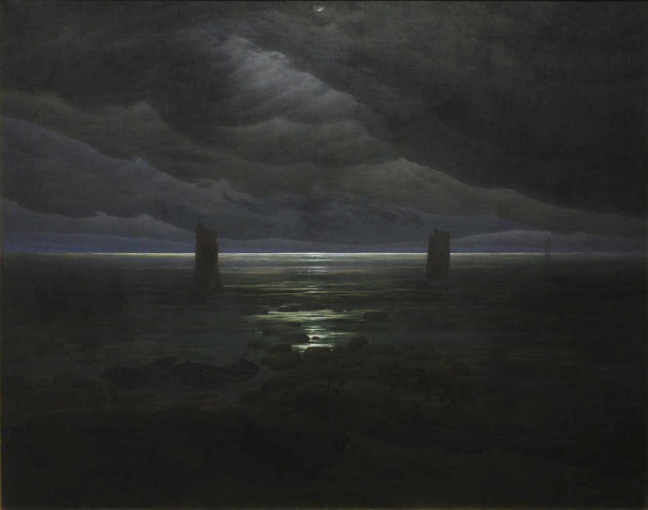 Orilla del mar a la luz de la luna de Caspar David Friedrich