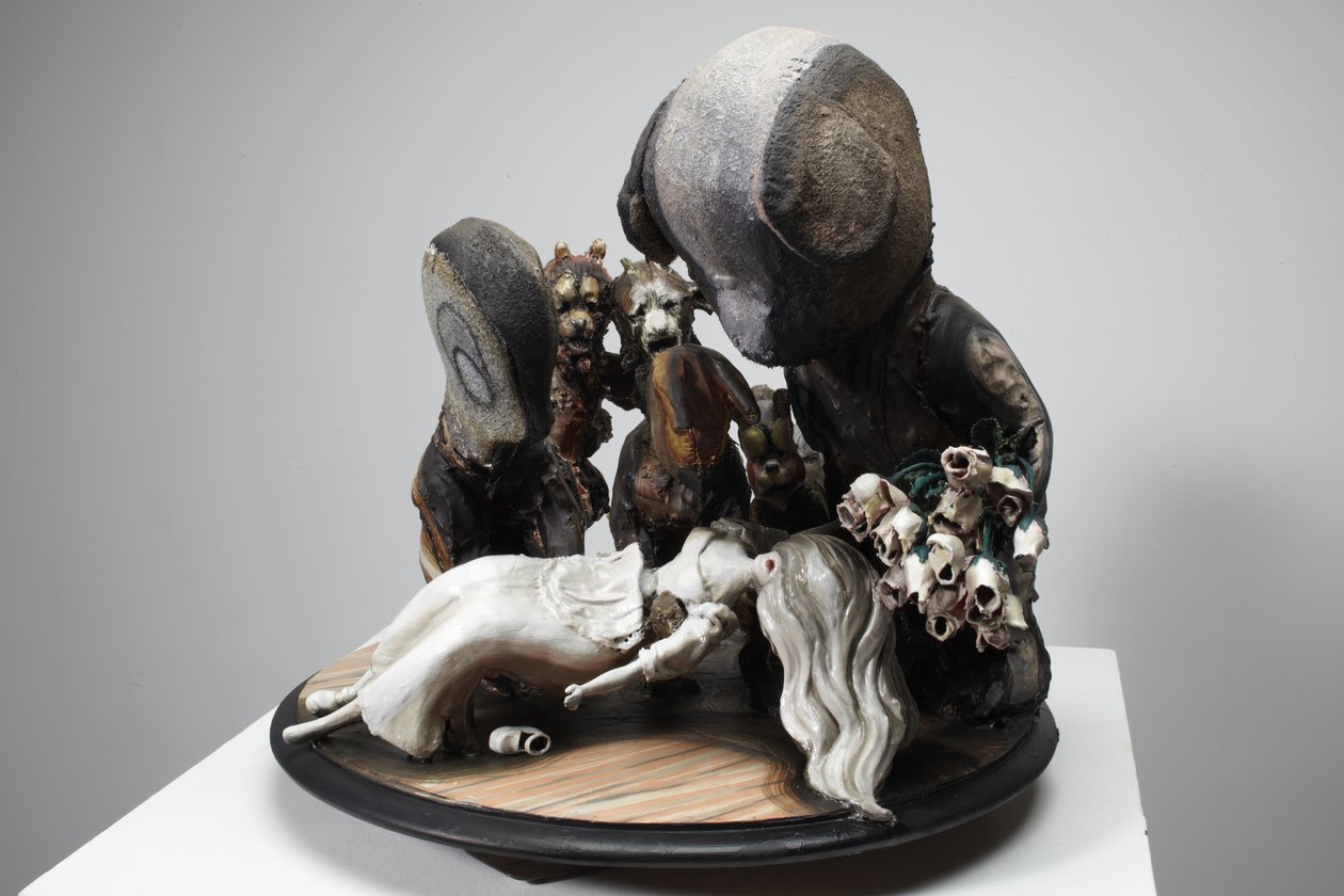 Blancanieves, 2010 (madera, linóleo, yeso, arcilla, tela, pintura) de Cathie Pilkington