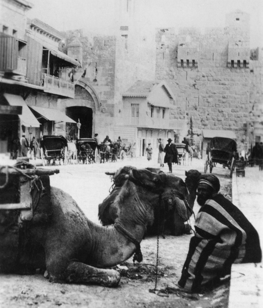 Cerca de la Puerta de Jaffa, Jerusalén, c. 1927-c. 1931 de Cavanders Ltd