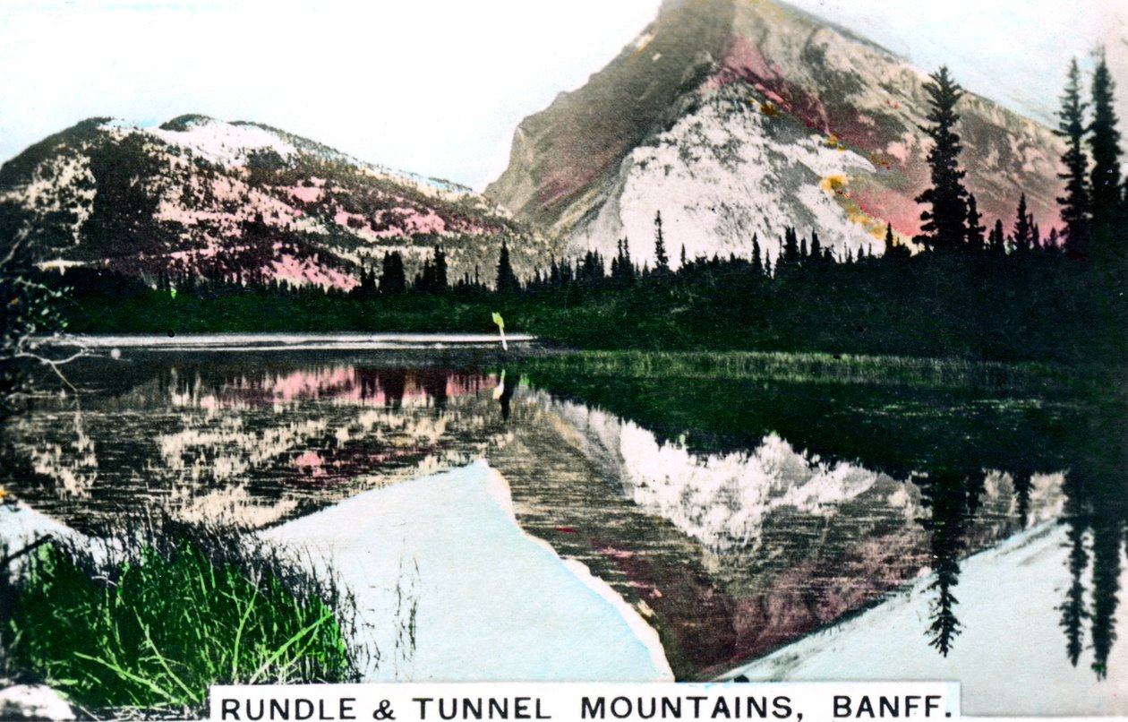 Montes Rundle y Tunnel, Banff, Alberta, Canadá, c1920s de Cavenders Ltd